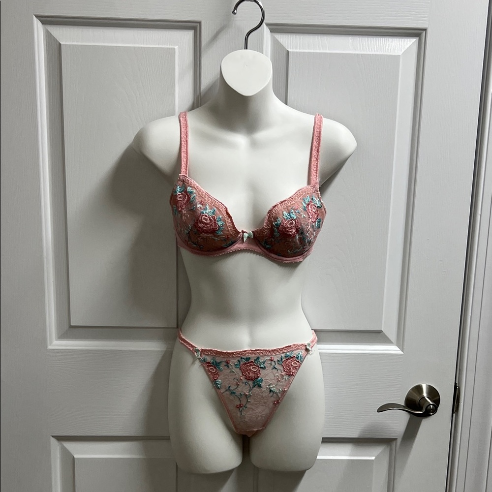 Nefer Embroidered Floral Lace Bra Set panties size 32D small S